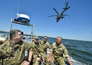 Президент України особисто бере участі у військових навчаннях поблизу Маріуполя