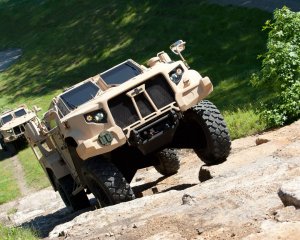 Військові США отримають "злісні" гібриди Oshkosh JLTV замість застарілих Hummer'ів