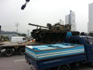 Фото: Південна Корея стягує танки до кордону з КНДР