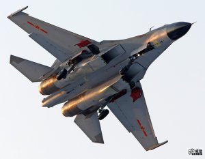Китайський клон винищувача Су-27 краще за орігінал