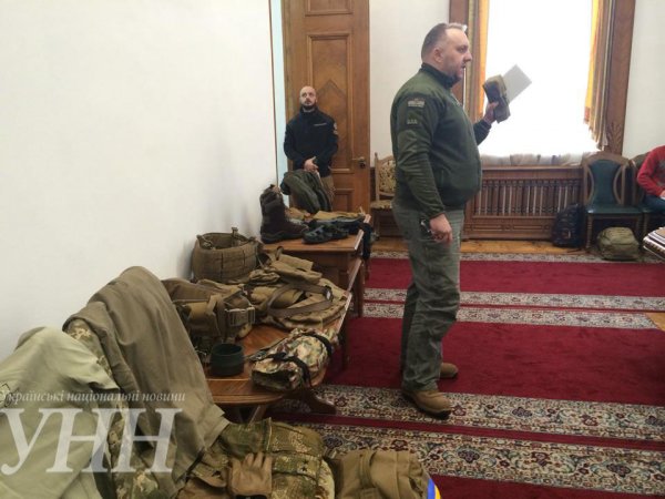 Новий зимовий одяг для українських військових