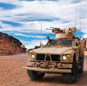 Oshkosh Defense демонструє збройні варіанти JLTV і M-ATV